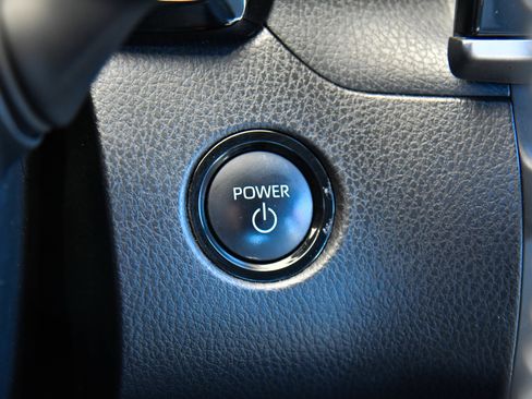 Used 2025 Toyota Camry SE FWD image 31