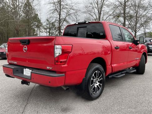 Used 2024 Nissan Titan SV w/ SV Convenience Package image 3