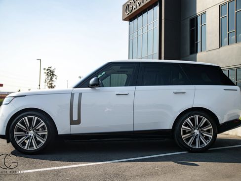 Used 2023 Land Rover Range Rover SE AWD/4WD image 9