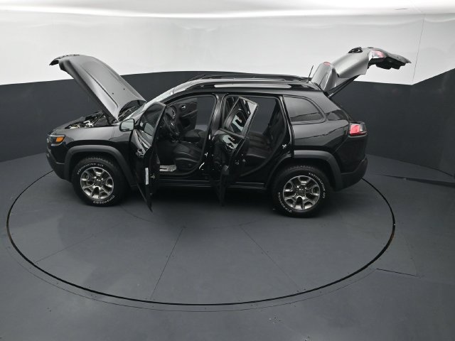 Used 2023 Jeep Cherokee Trailhawk w/ Sun & Sound Group AWD/4WD image 27
