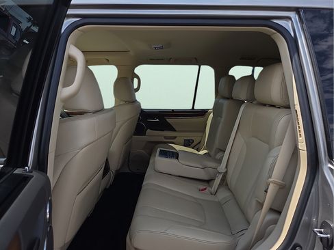 Used 2019 Lexus LX 570 4WD w/ Luxury Package image 11
