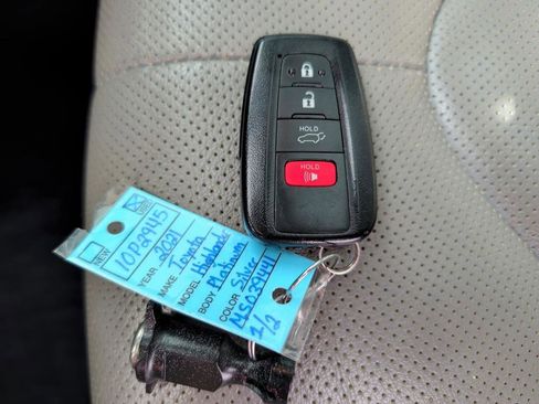 Used 2021 Toyota Highlander Platinum image 30