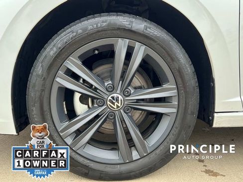 Used 2022 Volkswagen Jetta SE w/ Panoramic Sunroof Package image 12