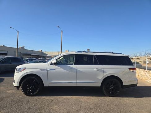Used 2023 Lincoln Navigator L Reserve image 5