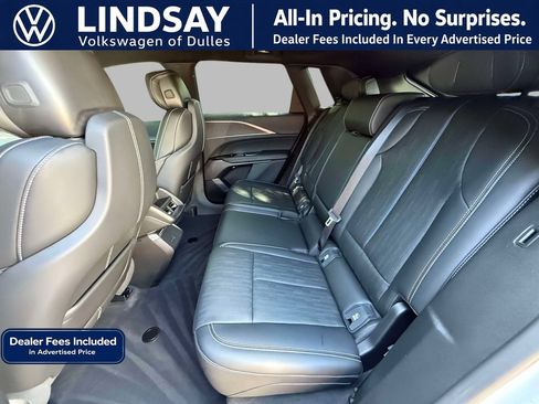 Used 2025 Cadillac Lyriq Luxury AWD/4WD image 20