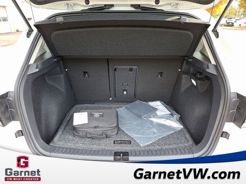 Used 2025 Volkswagen Taos SEL image 31