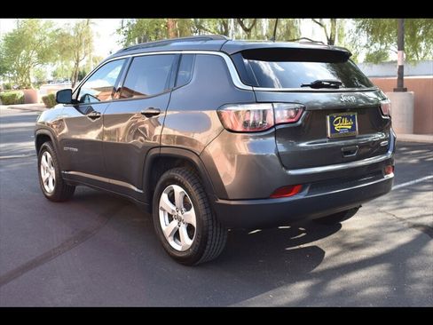 Used 2018 Jeep Compass Latitude FWD image 6