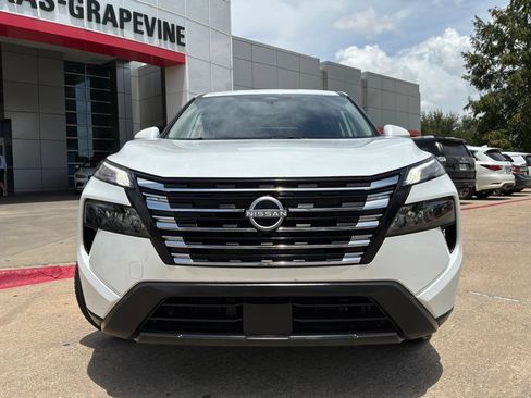 Used 2025 Nissan Rogue SV FWD image 3