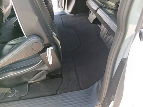 Used 2025 Chrysler Pacifica Limited FWD image 11