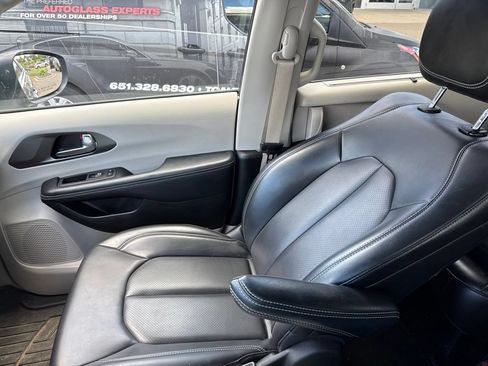 Used 2023 Chrysler Pacifica Touring-L w/ Uconnect Theater Family Group AWD/4WD image 22