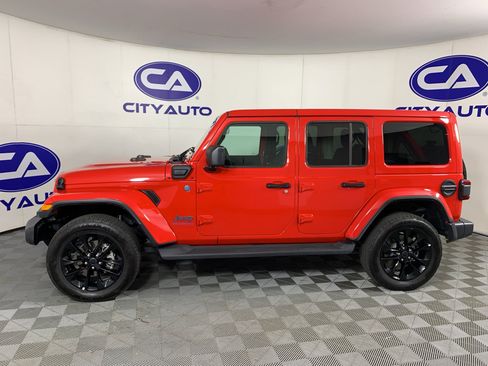 Used 2025 Jeep Wrangler Unlimited Sahara AWD/4WD image 6