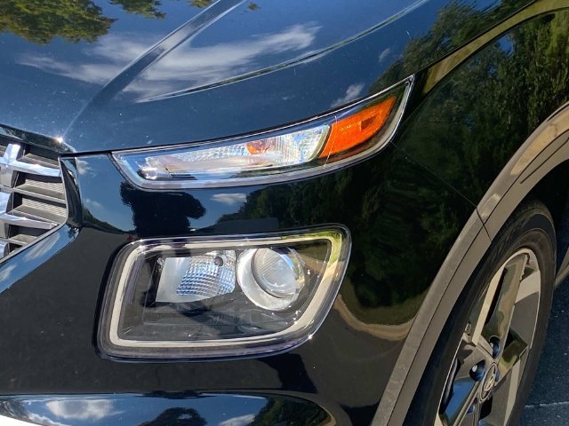Used 2024 Hyundai Venue SEL FWD image 5