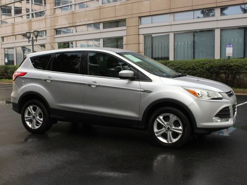 Used 2015 Ford Escape SE AWD/4WD image 2