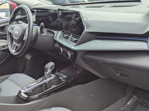 Used 2025 Chevrolet Trax LT w/ LT Convenience Package image 30