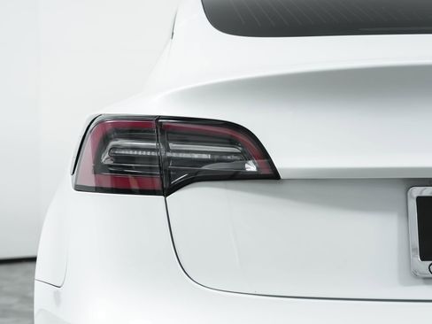 Used 2020 Tesla Model 3 Standard Range Plus image 17