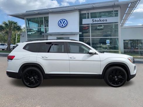 New 2026 Volkswagen Atlas SE FWD image 3