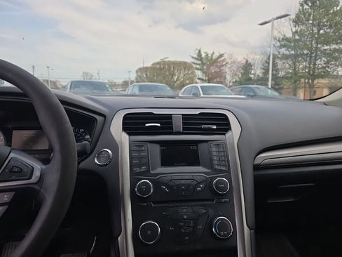 Used 2018 Ford Fusion SE image 19