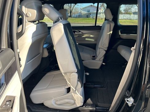 New 2025 Jeep Wagoneer Series II w/ Convenience Group I image 13