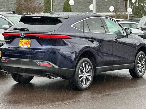 Used 2024 Toyota Venza LE AWD/4WD image 4