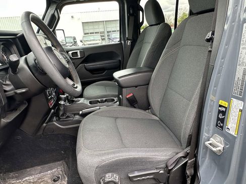 Used 2024 Jeep Wrangler Unlimited Sport AWD/4WD image 19