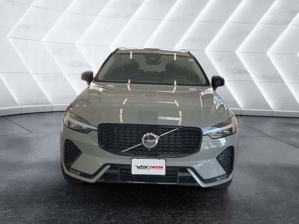 Used 2025 Volvo XC60 B5 Core w/ Climate Package AWD/4WD image 2