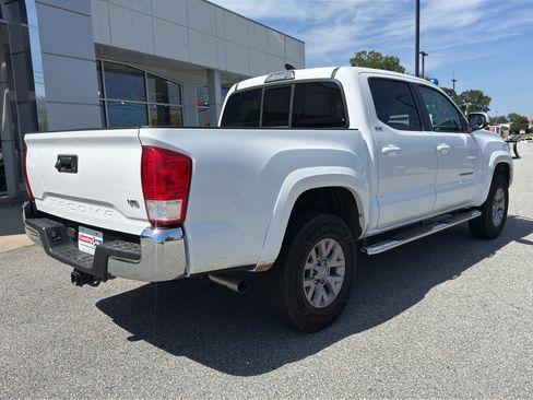 Used 2017 Toyota Tacoma SR5 w/ Tow Package RWD image 29