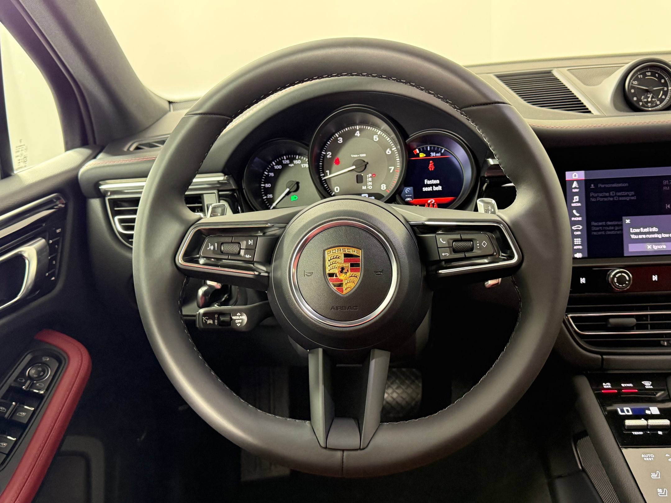 Certified 2026 Porsche Macan AWD/4WD image 11