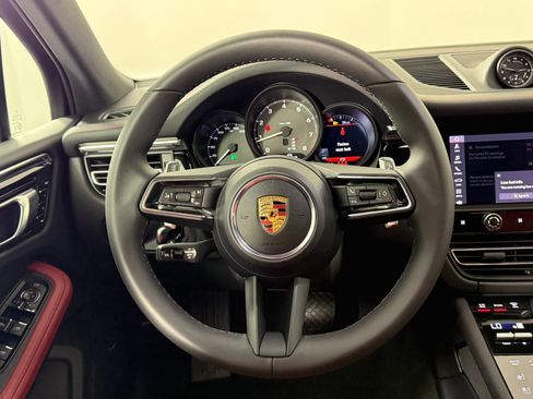 Certified 2026 Porsche Macan AWD/4WD image 11