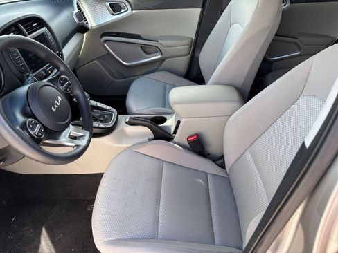 Used 2025 Kia Soul LX w/ LX Technology Package image 24