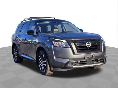 Used 2023 Nissan Pathfinder Platinum w/ Cargo Package image 3