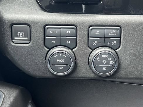 Certified 2022 Chevrolet Silverado 1500 LTZ w/ LTZ Premium Package image 27