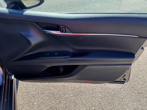 Used 2020 Toyota Camry SE image 38