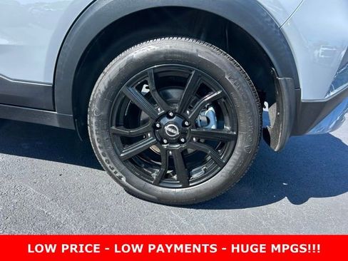 Used 2023 Nissan Kicks SV FWD image 10