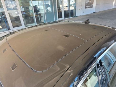 Used 2020 BMW 740i w/ Premium Package image 10