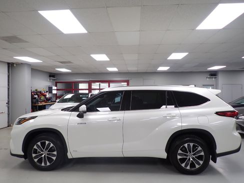 Used 2020 Toyota Highlander XLE image 20