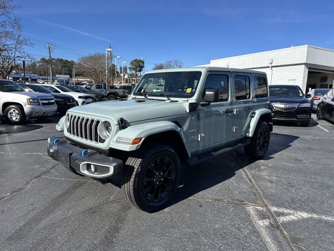 Used 2024 Jeep Wrangler Sahara w/ Technology Group image 5