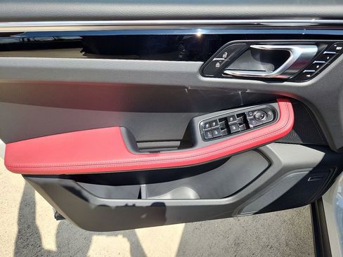 New 2026 Porsche Macan image 11