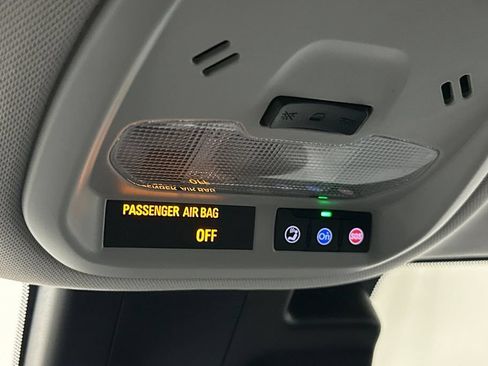 Used 2025 Chevrolet Trax LT w/ LT Convenience Package FWD image 36