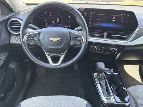 Used 2024 Chevrolet Trax LT w/ Driver Confidence Package FWD image 15