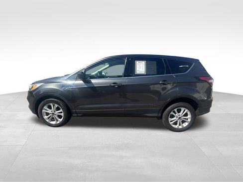 Used 2017 Ford Escape SE w/ SE Cold Weather Package AWD/4WD image 3