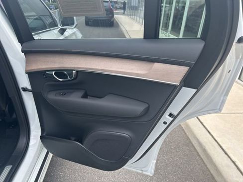 Certified 2025 Volvo XC90 B6 Plus AWD/4WD image 12