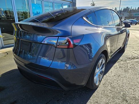 Used 2021 Tesla Model Y Long Range image 3