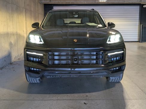 Used 2025 Porsche Cayenne image 13