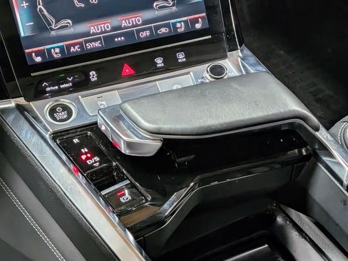 Used 2022 Audi e-tron Premium Plus w/ Premium Plus Package image 30