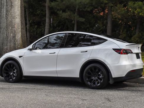 Used 2021 Tesla Model Y Long Range image 5