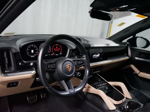 Certified 2024 Porsche Cayenne S AWD/4WD image 7