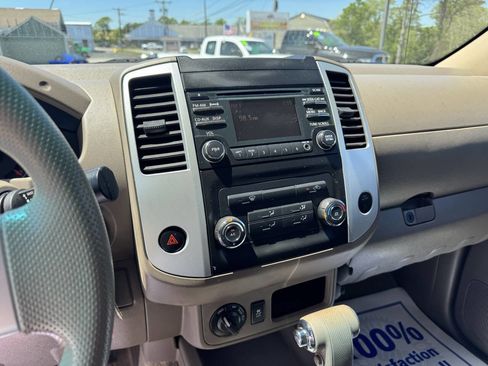 Used 2014 Nissan Frontier SV AWD/4WD image 21