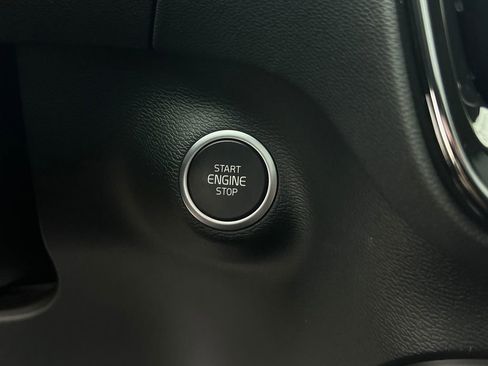 Used 2024 Volvo XC40 B5 Plus w/ Climate Package image 30