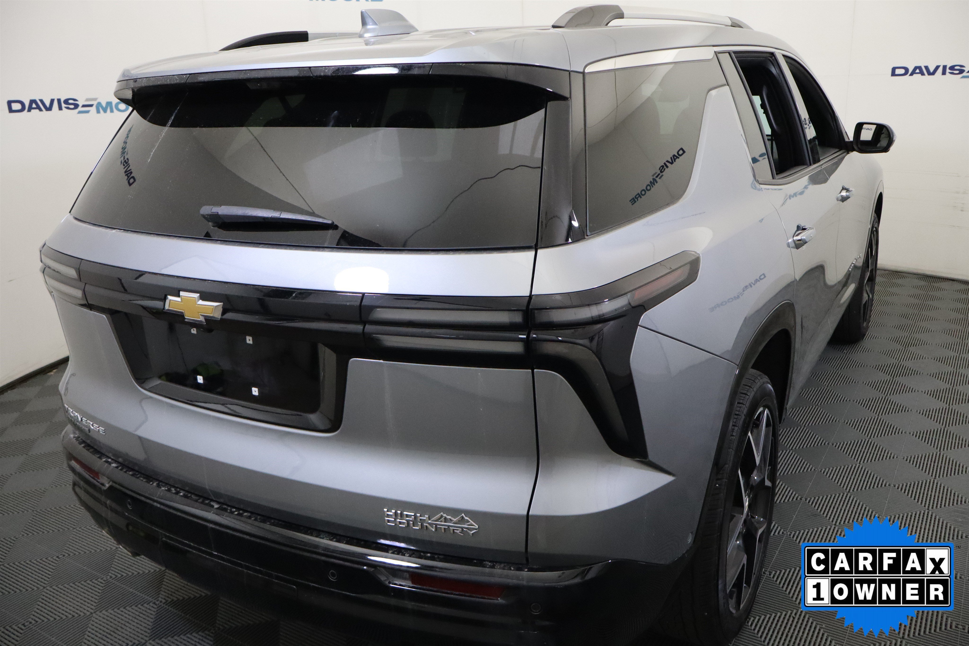 Used 2026 Chevrolet Traverse High Country w/ LPO, Floor Liner Package FWD image 6