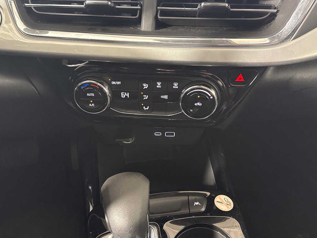 Used 2025 Chevrolet Trax LT FWD image 25